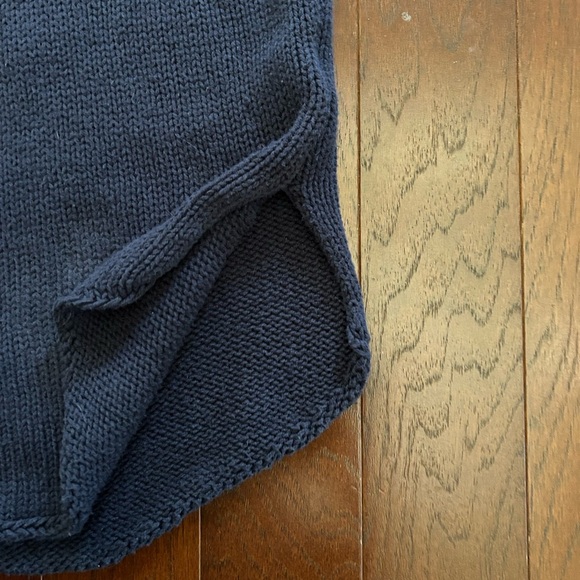 Knitted “Beach” lightweight sweater in block letters navy Vneck size Large - Picture 10 of 11